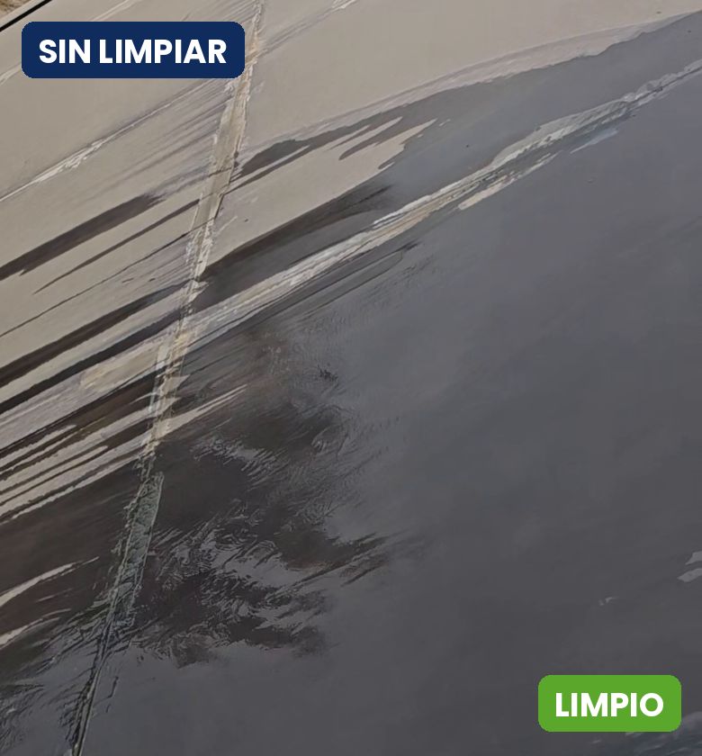 Antes y después de la limpieza de un techo en una vivienda de Meloneras